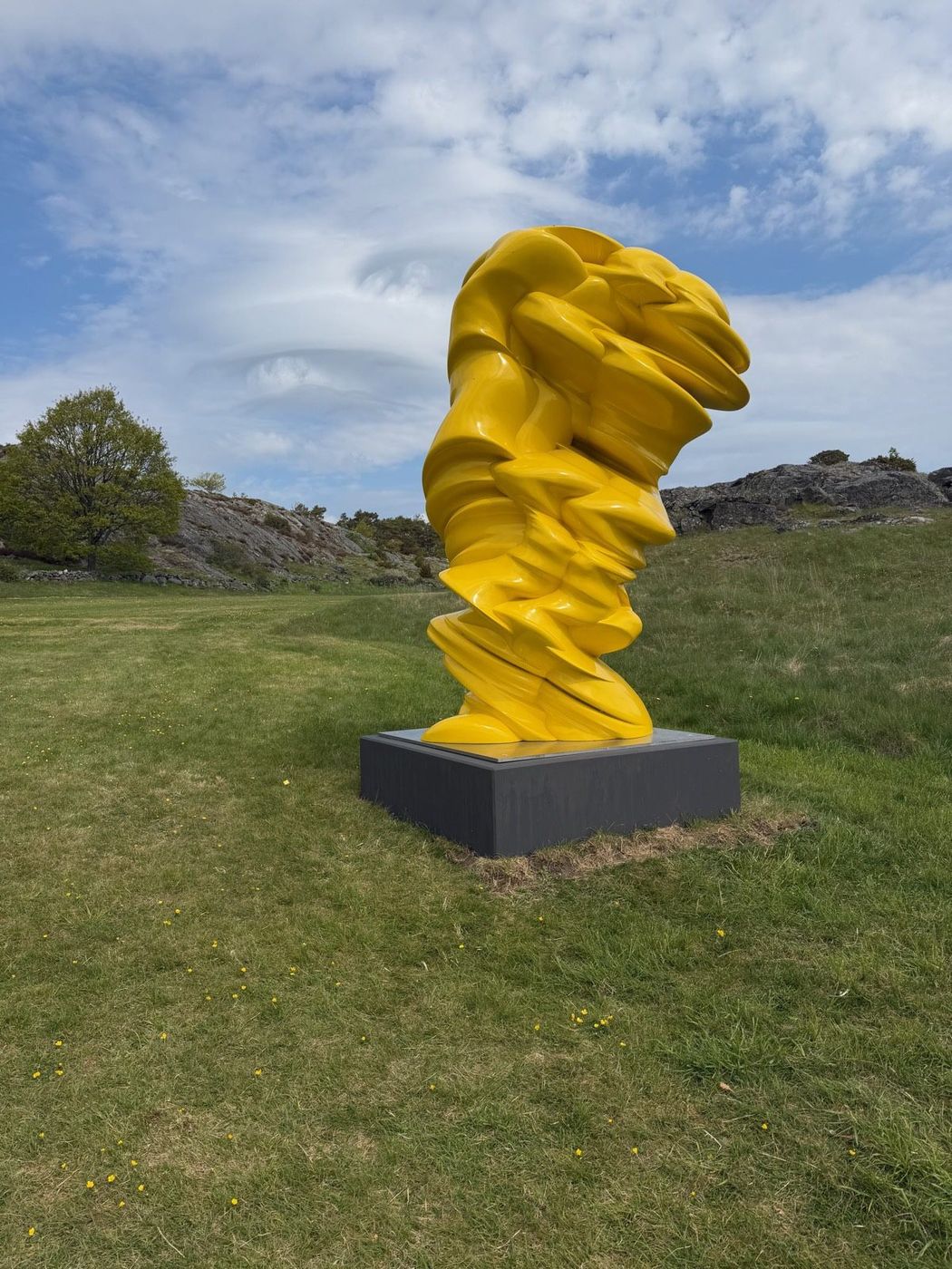 Tony Cragg, lacquered column in saturated yellow.